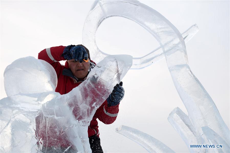 CHINA-HEILONGJIANG-HARBIN-ICE SCULPTURE (CN)