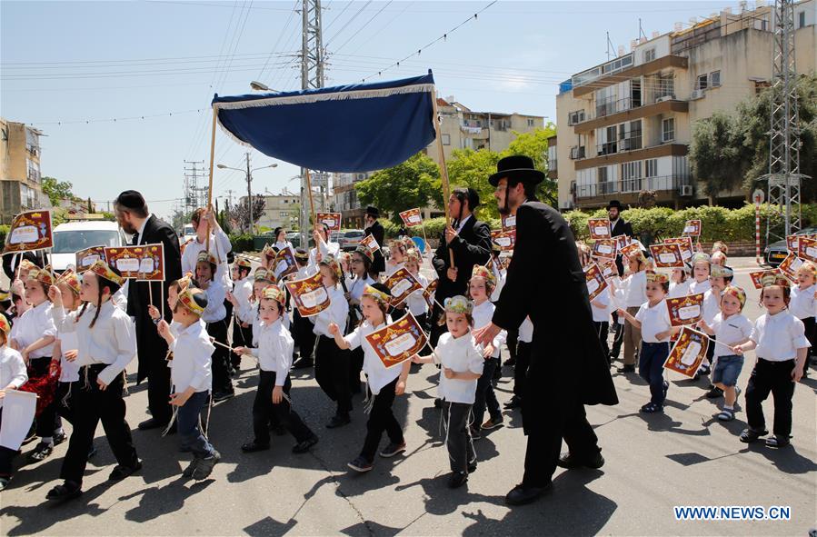 ISRAEL-REHOVOT-ULTRA ORTHOCOX JEW-SHAVUOT