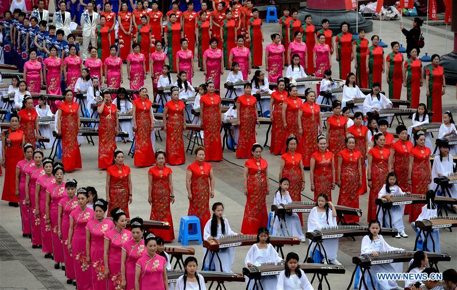 CHINA-SHAANXI-QIPAO AND GUZHENG SHOW (CN)