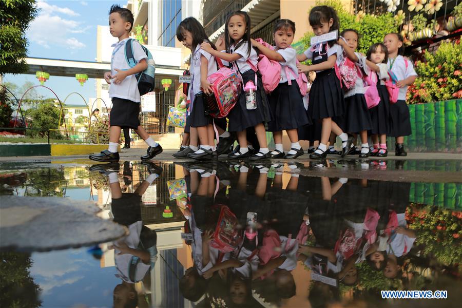 PHILIPPINES-QUEZON CITY-FIRST DAY OF SCHOOL