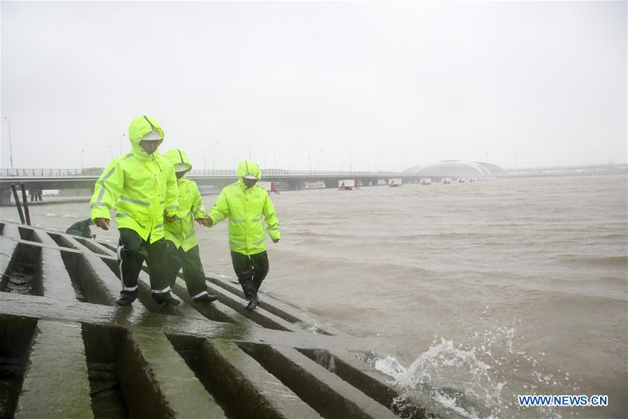 CHINA-SHANGHAI-TYPHOON AMPIL-LANDFALL(CN)