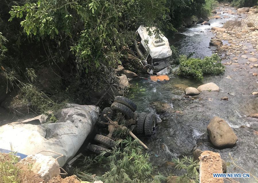 VIETNAM-HANOI-COACH-TRUCK COLLISION