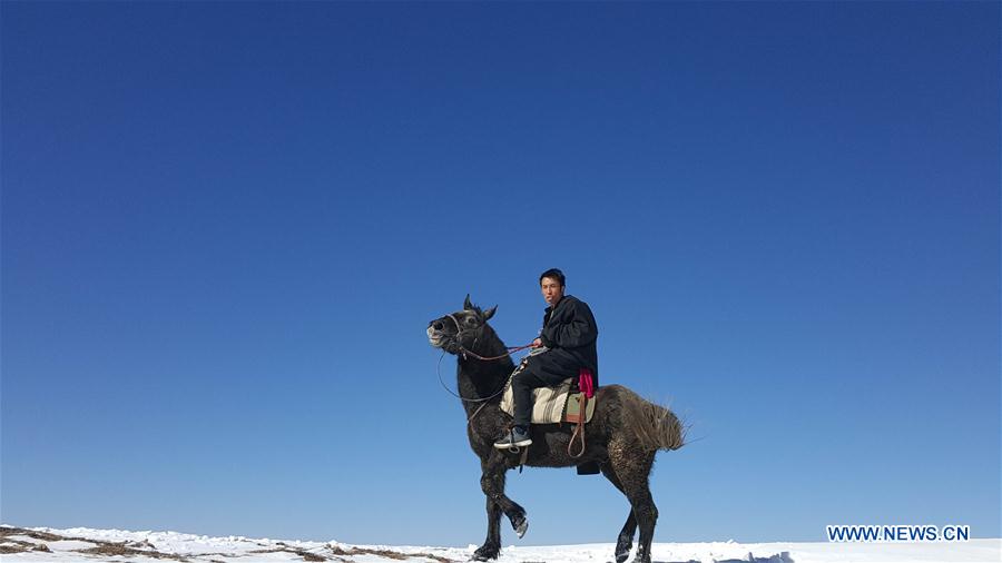 CHINA-SICHUAN-SANITARY WORKER-PHOTO SHOOTING (CN)