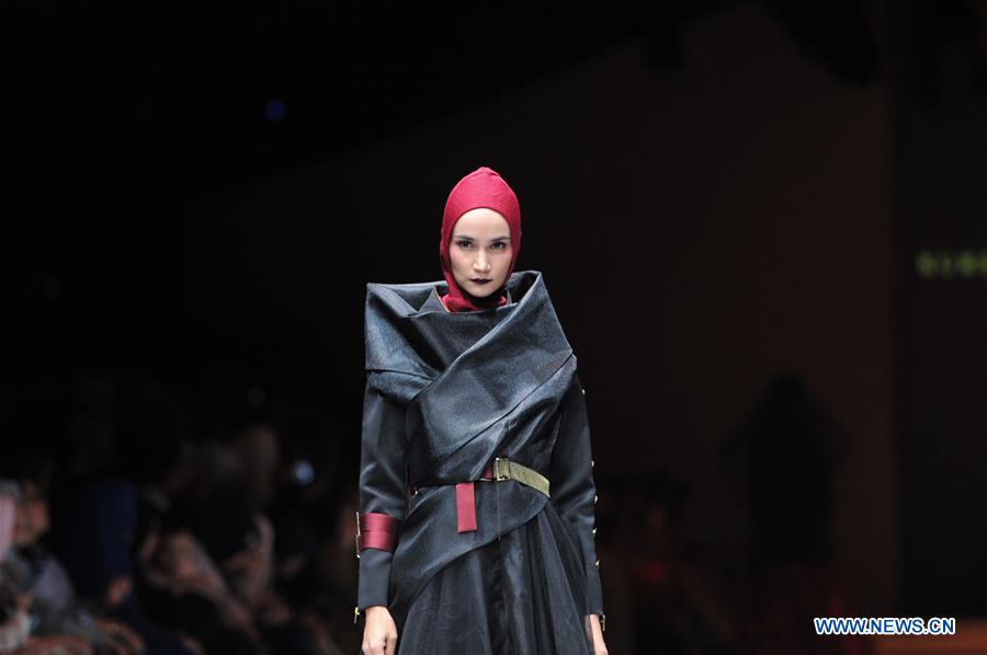 INDONESIA-JAKARTA-FASHION WEEK-KURSIEN KARZAI