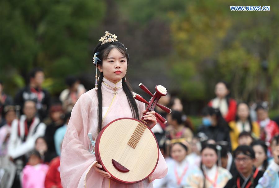 CHINA-FUJIAN-TRADITIONAL COSTUMES (CN)