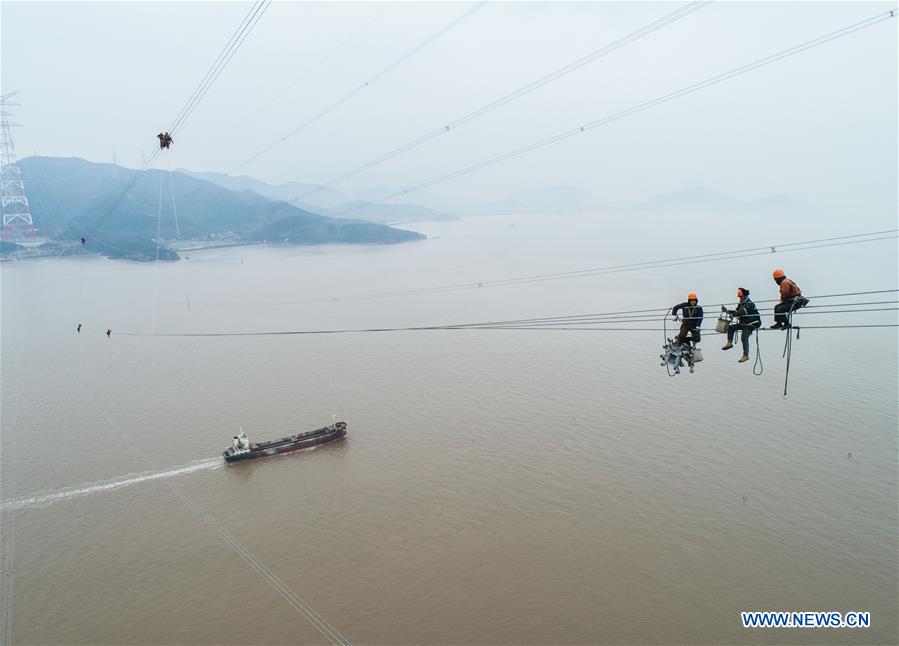 CHINA-ZHEJIANG-WORLD'S HIGHEST POWER PYLON-CABLE CONSTRUCTION (CN)