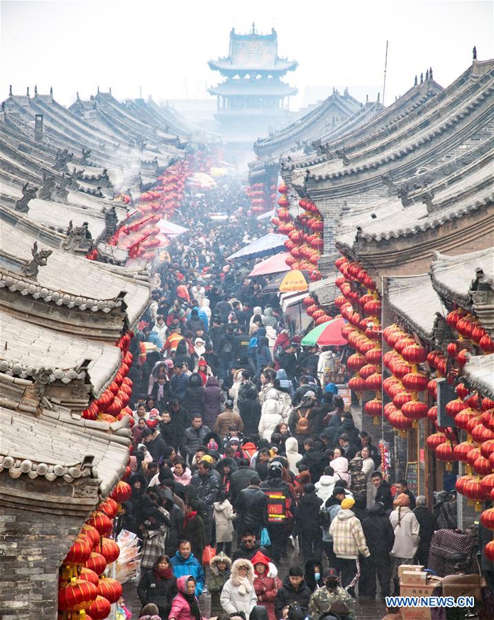 Xinhua Headlines: Lunar New Year consumption mirrors China's economic strength