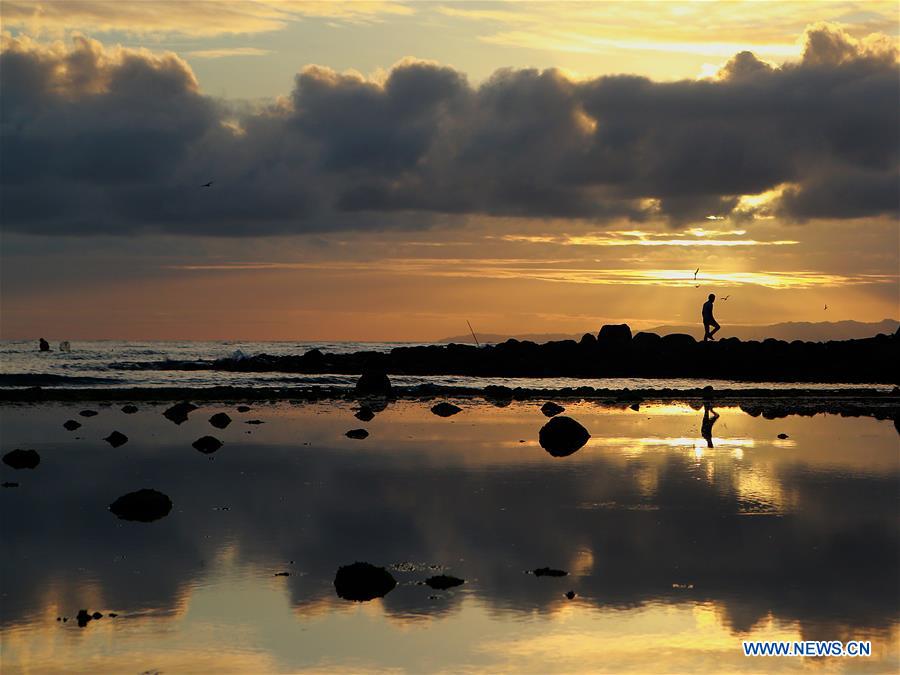 PHILIPPINES-DUMAGUETE CITY-SUNRISE