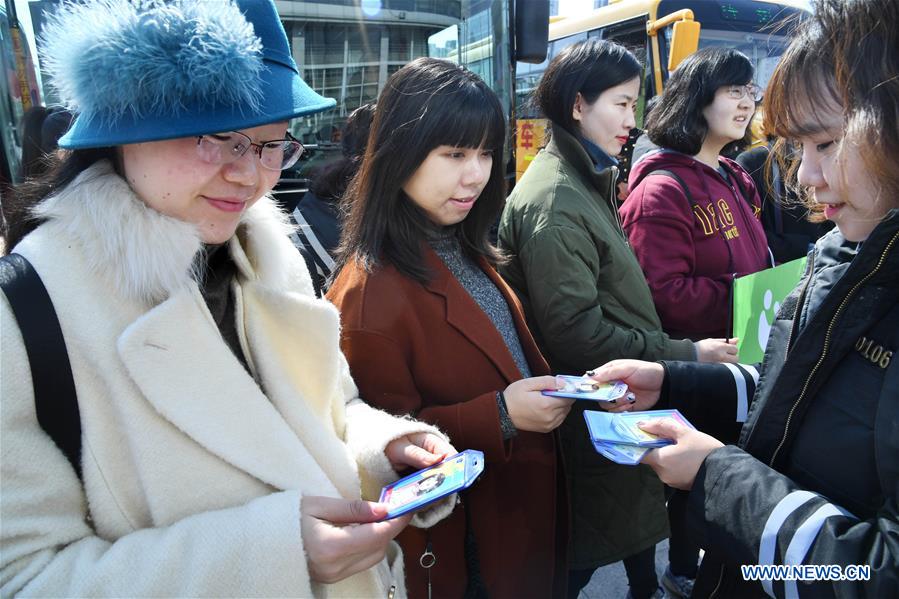 CHINA-QINGDAO-INTERNATIONAL WOMEN'S DAY-PREGNANT PASSENGERS-GIFTS (CN)