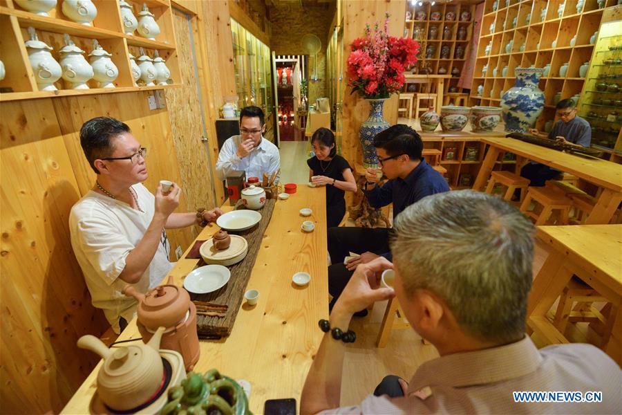 MALAYSIA-KUALA LUMPUR-TEA MASTER