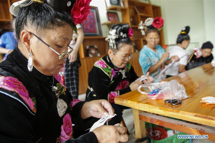 CHINA-MOM HANDWORKS-INTANGIBLE HERITAGE (CN)