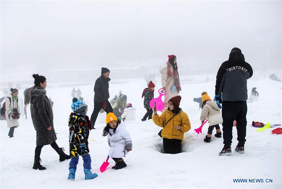 CHINA-SICHUAN-XILING SNOW MOUNTAIN-ICE AND SNOW FESTIVAL (CN)